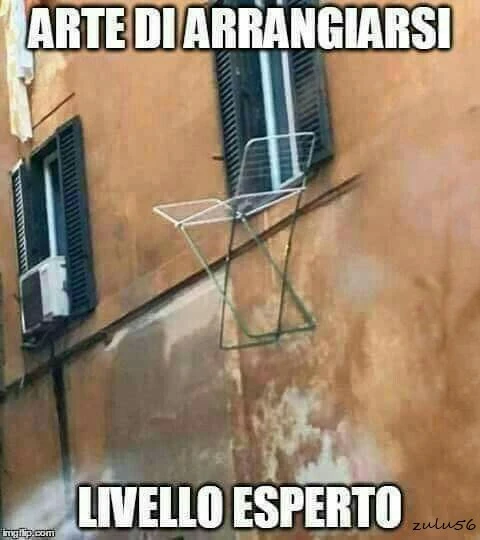 Stendino attaccato alla finestra. Arte di arrangiarsi livello esperto