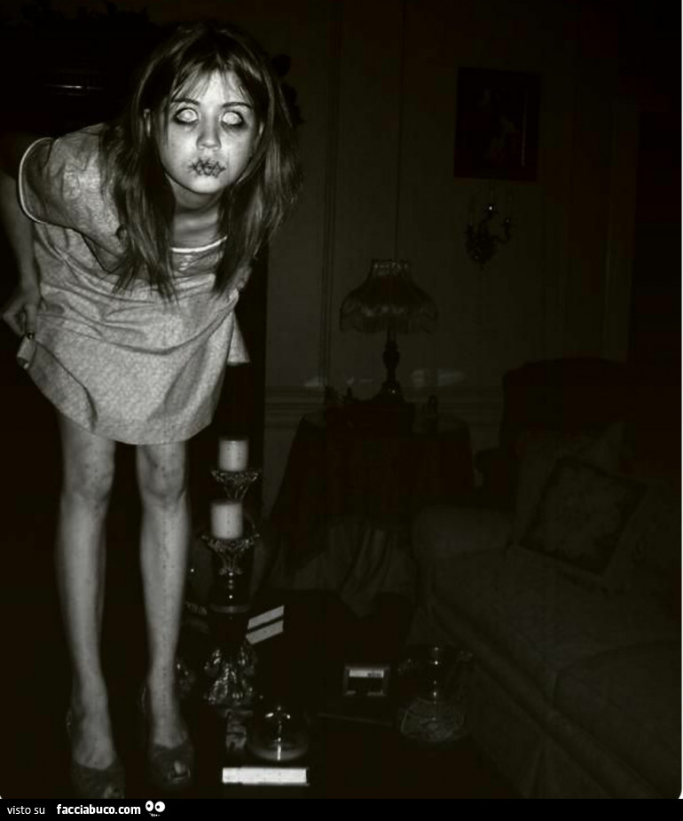 Ragazza Demone Con La Bocca Cucita Facciabuco Com