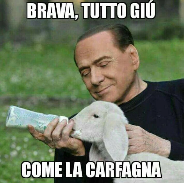 Brava, tutto giù come la Carfagna. Berlusconi da il biberon ad un agnello