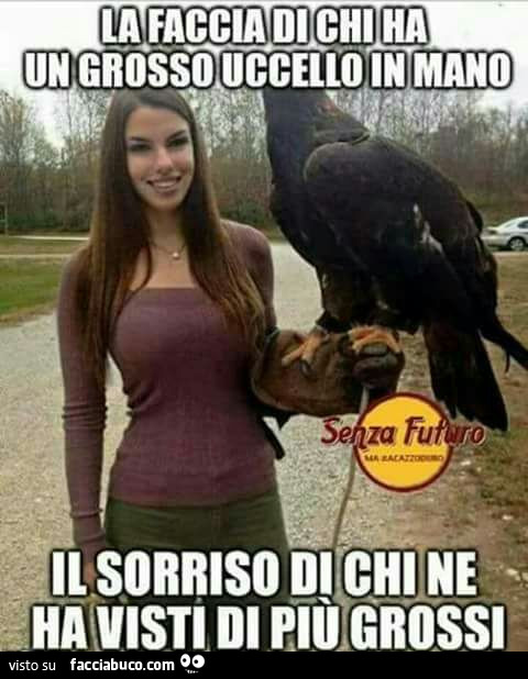 La faccia di chi ha un grosso uccello in mano, il sorriso di chi ne ha visti di più grossi