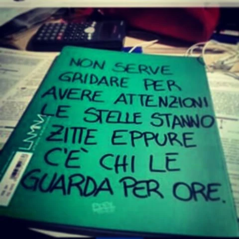 Non serve gridare per avere attenzioni le stelle stanno zitte eppure c'è chi le guarda per ore