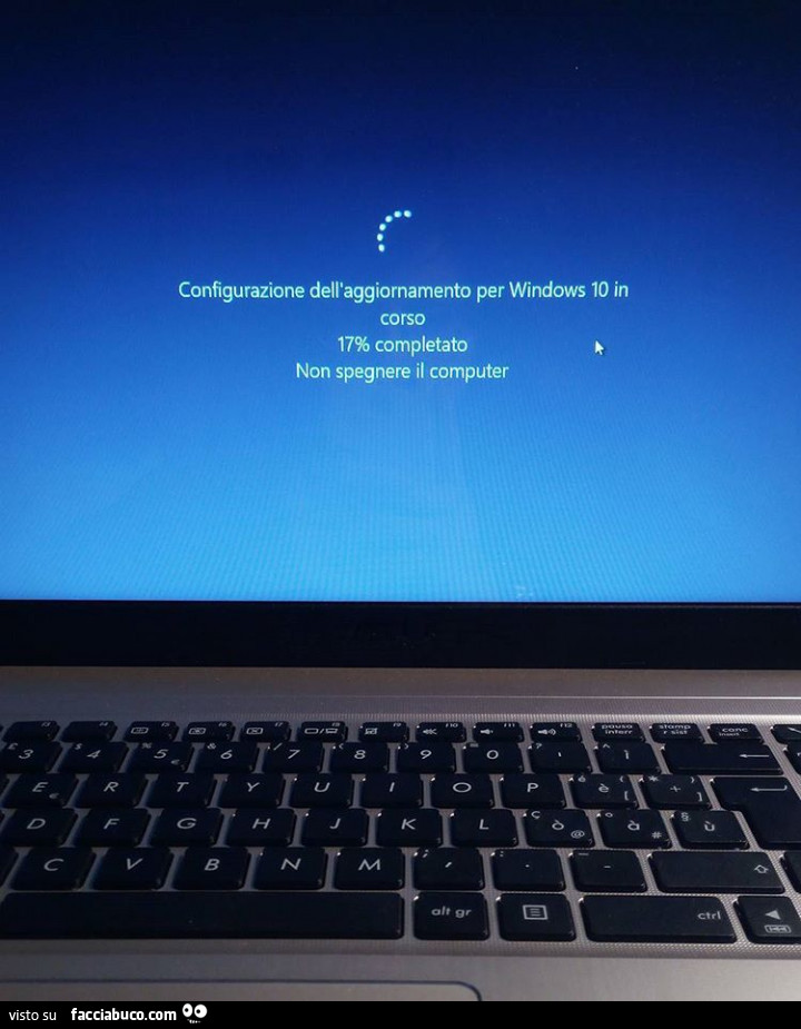 Configurazione dell'aggiornamento di Windows 10 in corso