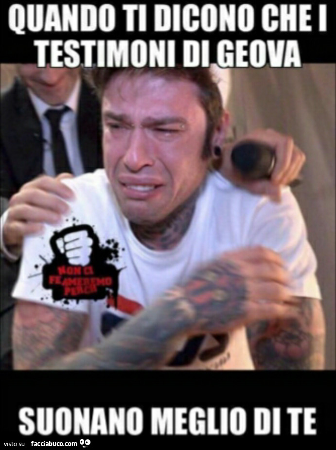 Quando ti dicono che i testimoni di Geova suonano meglio di te. Fedez